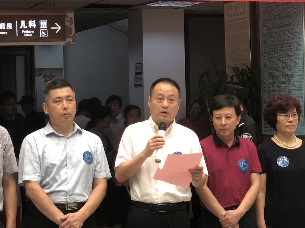 智善公益基金会执行秘书长苗强,山东省立医院党委书记王一兵,党委委员