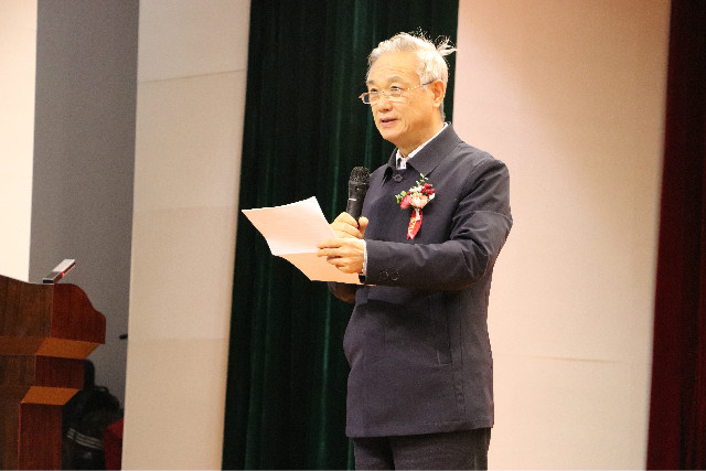 山东省成人教育协会副会长王世忠讲话