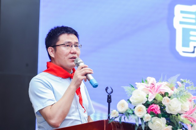 陈斌.jpg